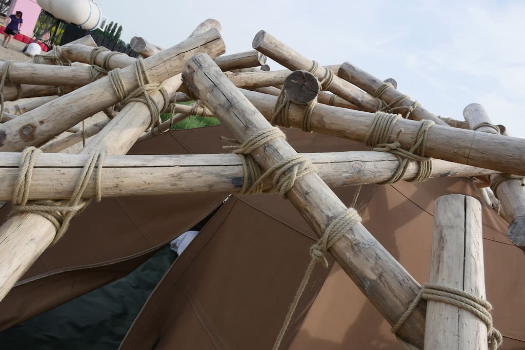 Stacking Sticks - Oscar Sanders - Get rid of all the high tech and return to the simplicity of camp tech in this Leonardo da Vinci-inspired chestnut oak prehistoric tent. Also bookable for 4 people.