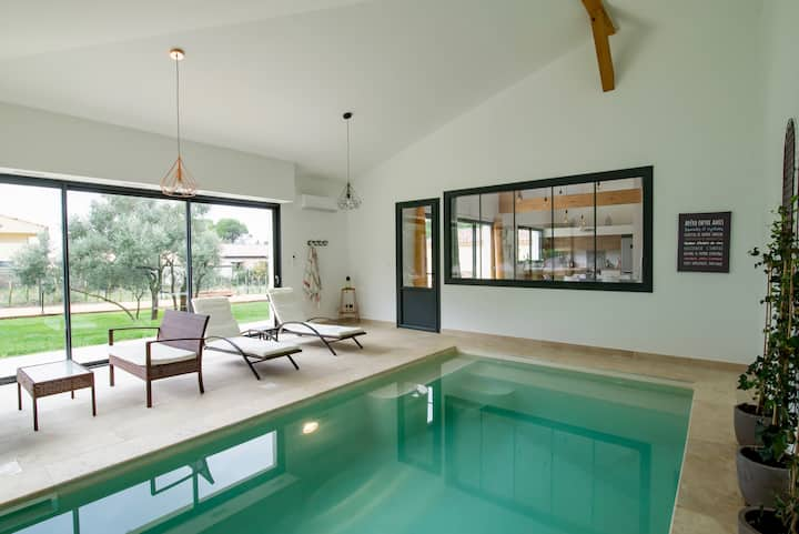 L'Oulivastre : Villa avec piscine intérieure - Maisons à louer à Piolenc,  Provence-Alpes-Côte d'Azur, France - Airbnb