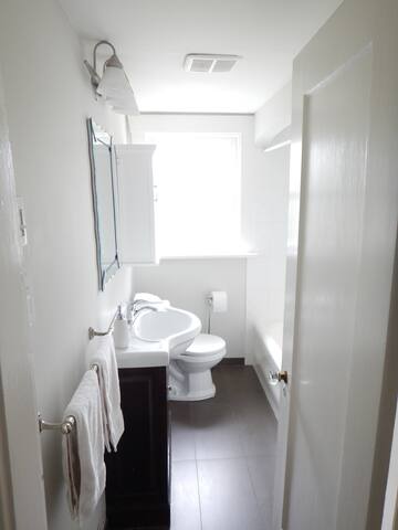 Sunny family-friendly house in Kits gallery image 5