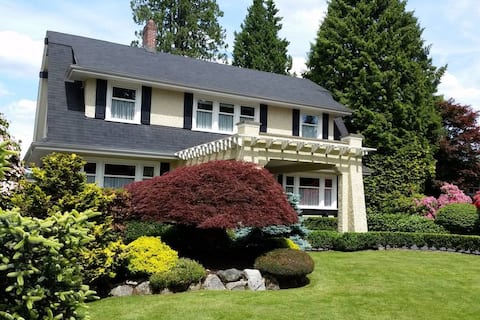 Successful Airbnb property: Prestigious Heritage Residence Near Deer Lake in Royal Oak