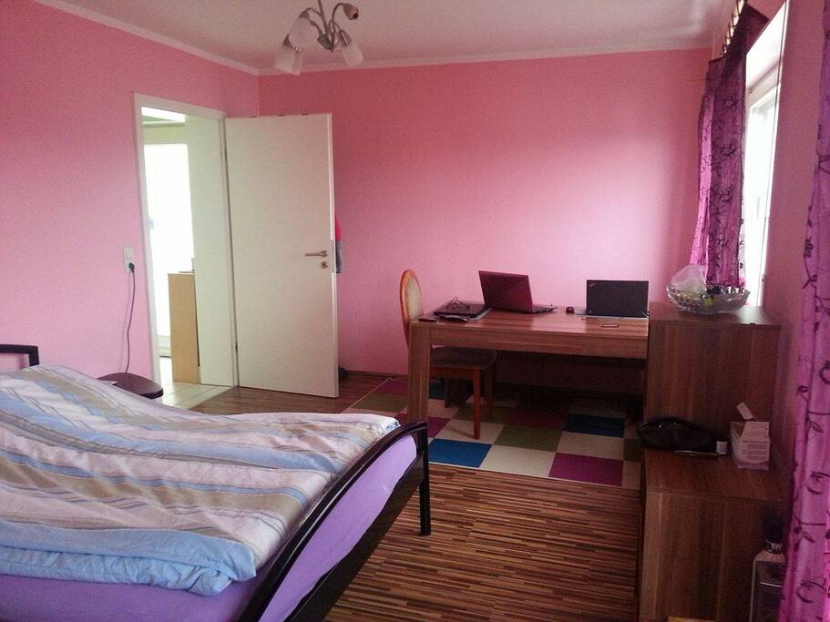 Wohn- und Schlafzimmer