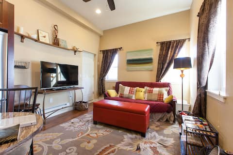 Popular Airbnb listing: Attach guesthse near Denver's Tennyson & Stockshow in Berkeley