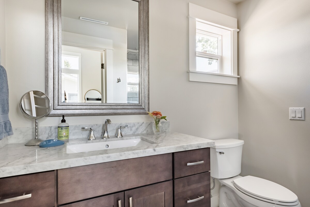 Charming Chestnut Carriage House in East Austin
