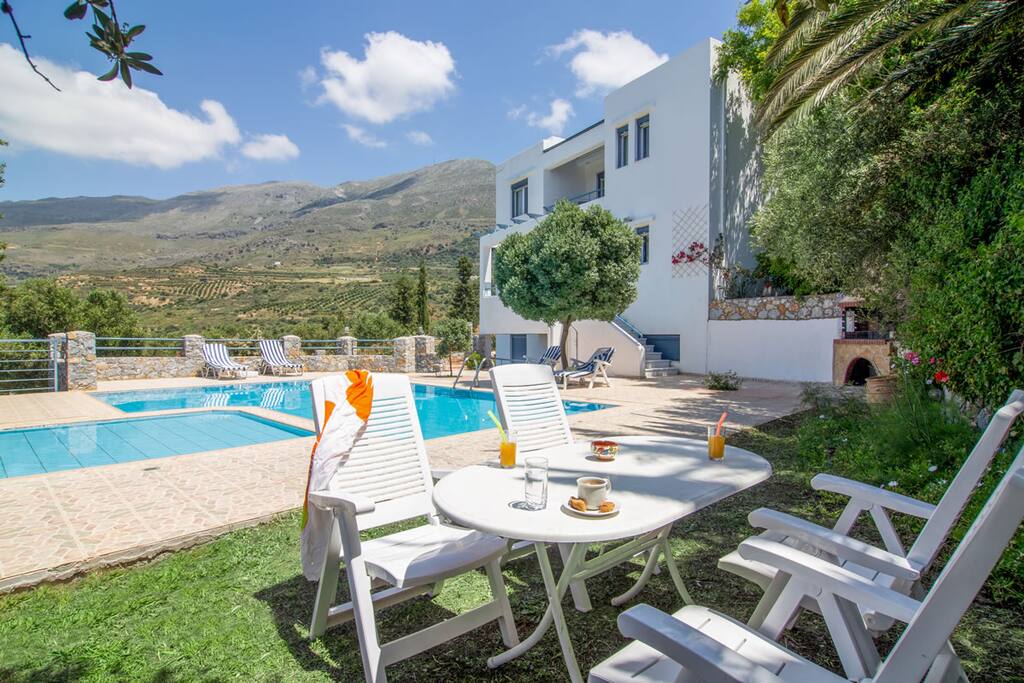 Wind Villa Exterior - Private Pool - Outdoor Dining Area