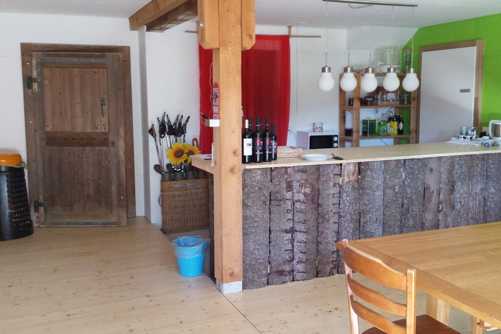 Aufenthaltsraum mit Kühlschrank, Kaffeemaschine etc.