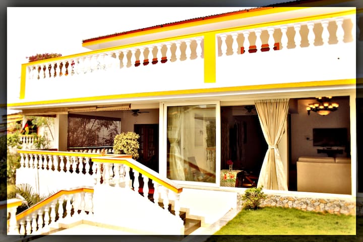 Villa De Plumeria 3+2Bhk PVT POOL WiFi 1km beach!