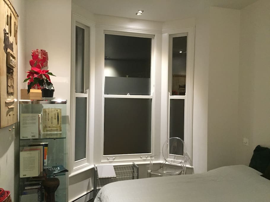 Guest Bedroom, night photo.