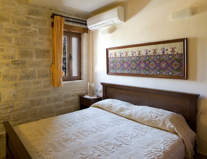 جناح ضيوف مع تطريز مصنوع يدويًا (مزدوج ، طابق أرضي)
