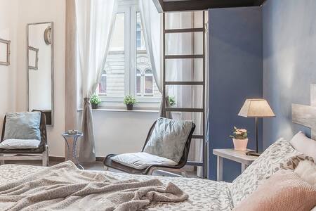 BLUE 72/ CENTRE/ SELF CHECK-IN ANYTIME after 13:00