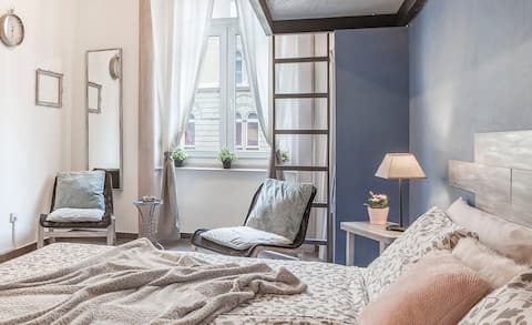 BLUE 72/ CENTRE/ SELF CHECK-IN ANYTIME after 13:00