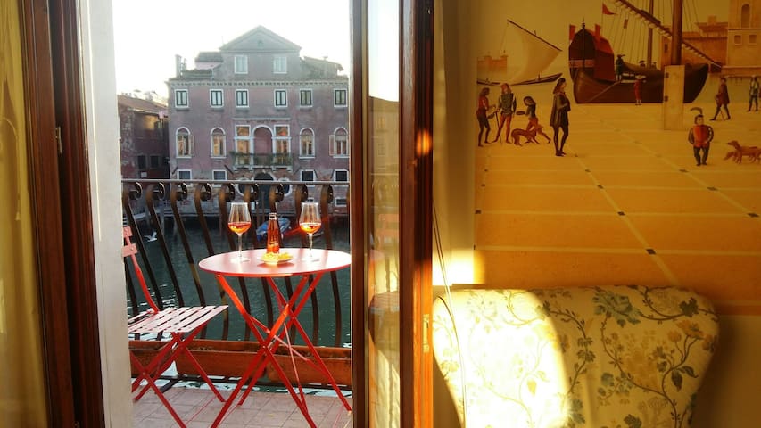 Venetian Loft With Canal View Lofts For Rent In Venice