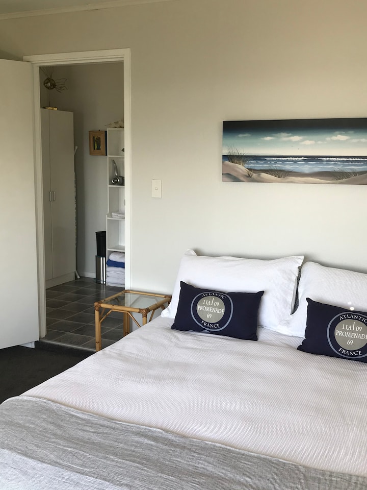 Glavna, a zatim spavaća soba s bračnim krevetom