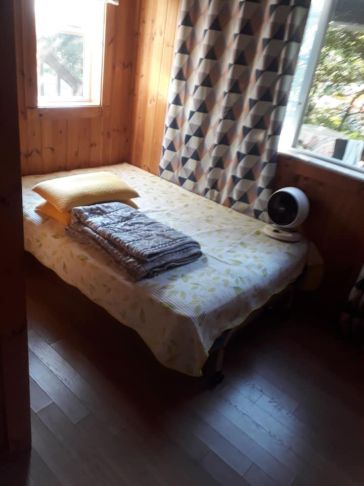 2间小客房标准双人床