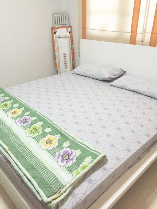 First bed room ( inside have vanity ) / ห้องนอนห้องที่1 , มีแอร์เย็นๆ พร้อมทั้งโต๊ะเครื่องแป้งค่ะ