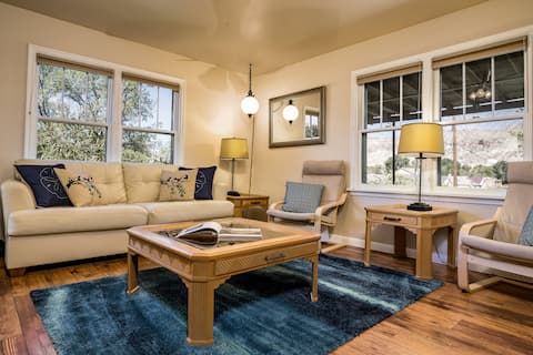 Adorable 2 Bedroom home - Minutes from Zion!