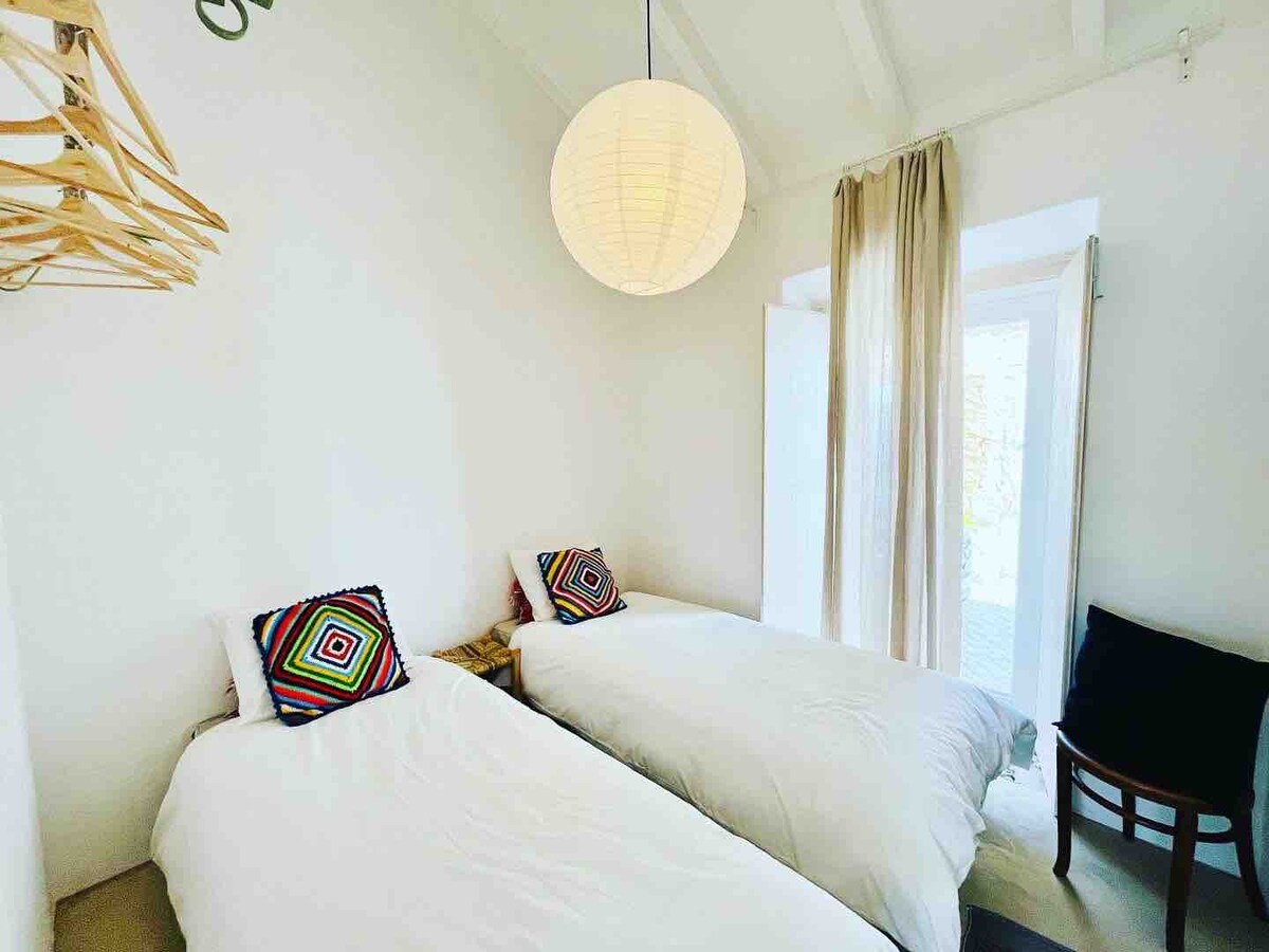 Chambre 2 ( 2 lits simples ou 1 lit double sur demande) 