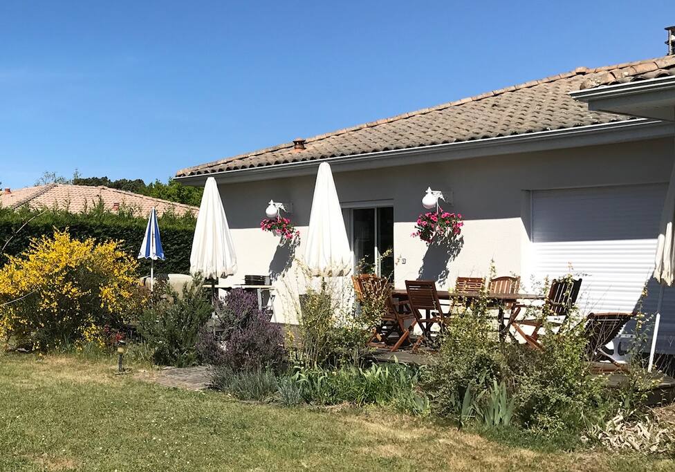 Vue extérieure barbecue et plancha