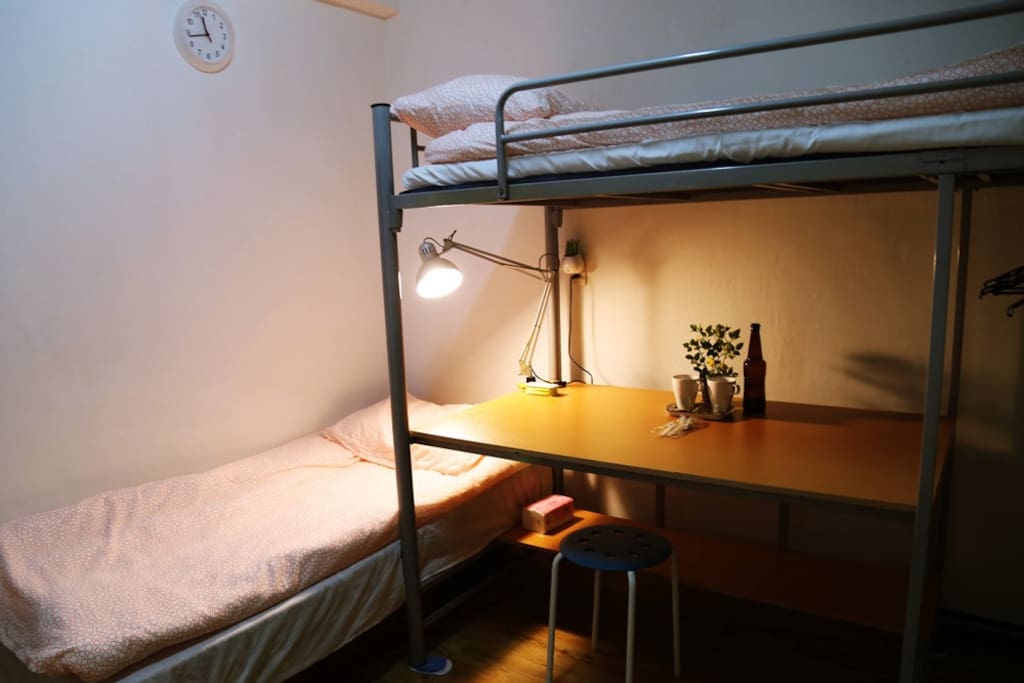 Room301: 單人床*2