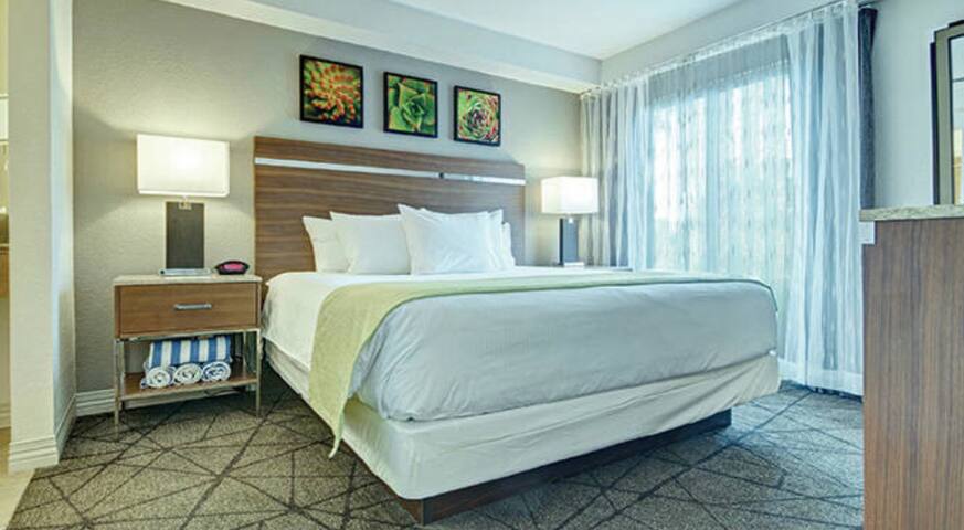 2BR Las Vegas Resort Suite gallery image 5