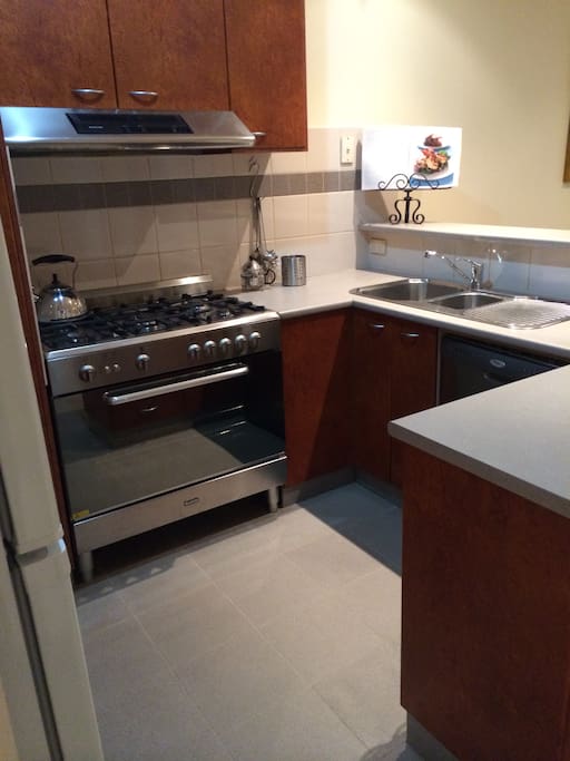 Dine in or eat take away, Dishwasher, toaster, kettle and fully stocked including cereal and milk for a light breakfast