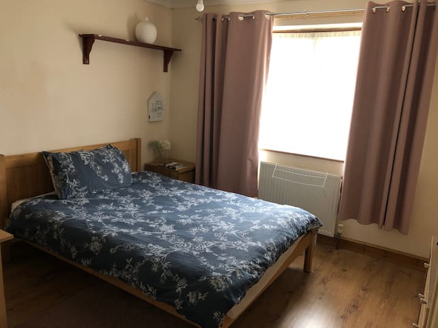 Cosy Double room near the Hospital and university