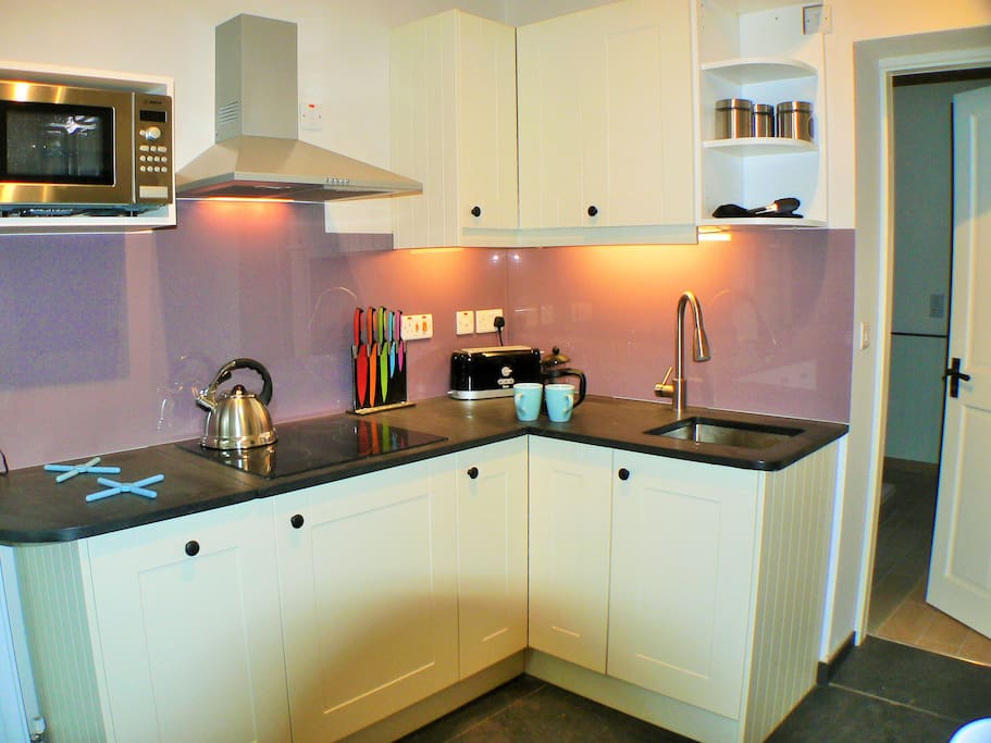 Kitchen with original slate worktops ...