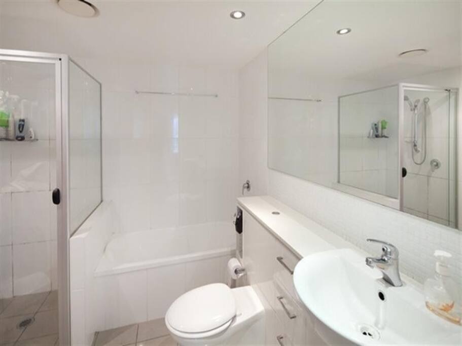 Private bathroom to share only between the 2 girls
