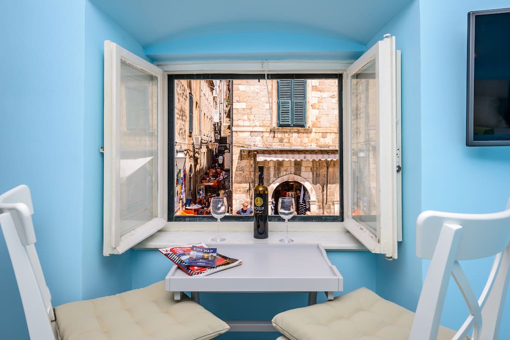 Stradun view En suite bedroom, 2single or 1double bed