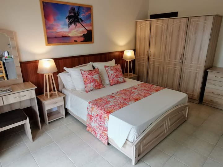 Double Bedroom Breakfast included. Beachfront.. Blue Bay, Mauritius