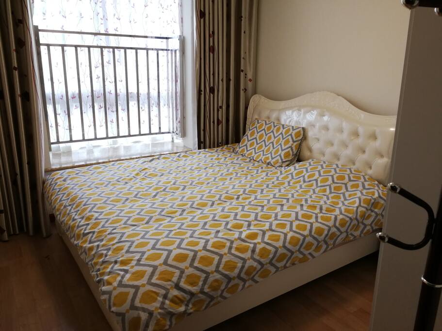大床房 queen size bed