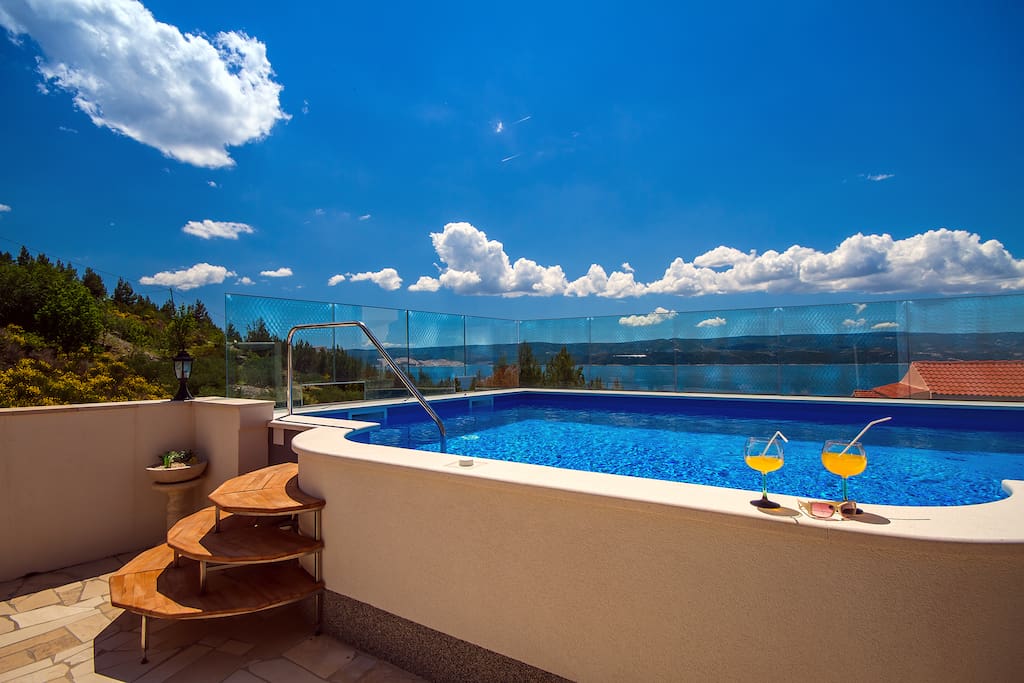 Relax in the pool while looking at the beautiful nature.