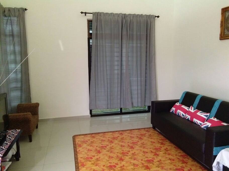 Living Room ~ sofa + tv c/w normal channel