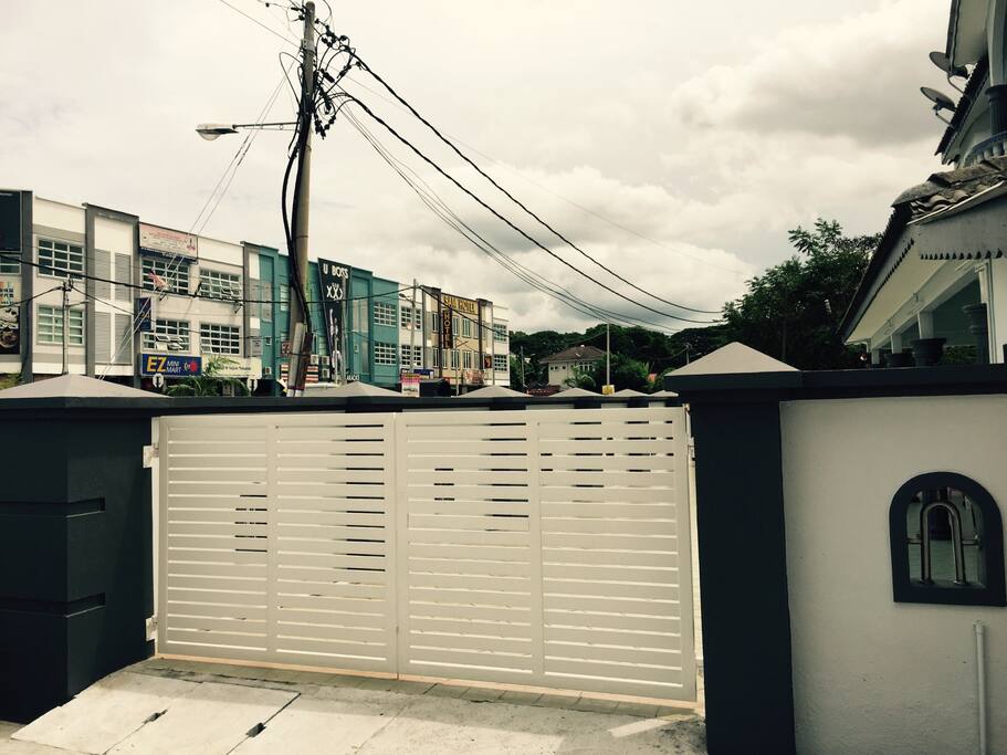 Side/back gate