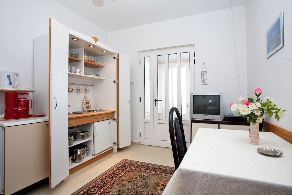 Living area/Kitchen