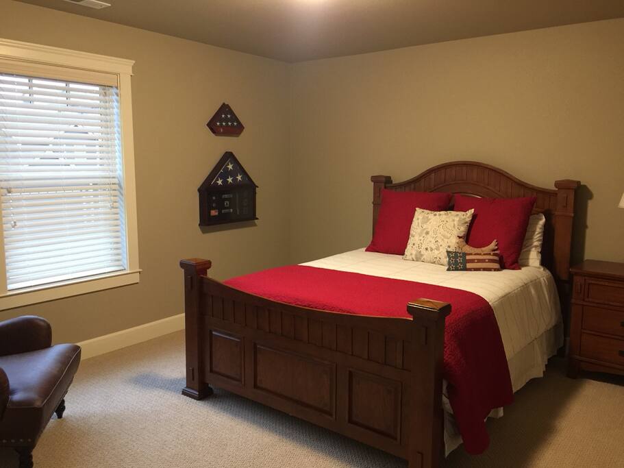 Americana: This large, private bedroom has a queen bed, and faces the front of the home with a northeast view of the Palouse. It's on the top level of the home, has a large closet and easy access to the home office and laundry.