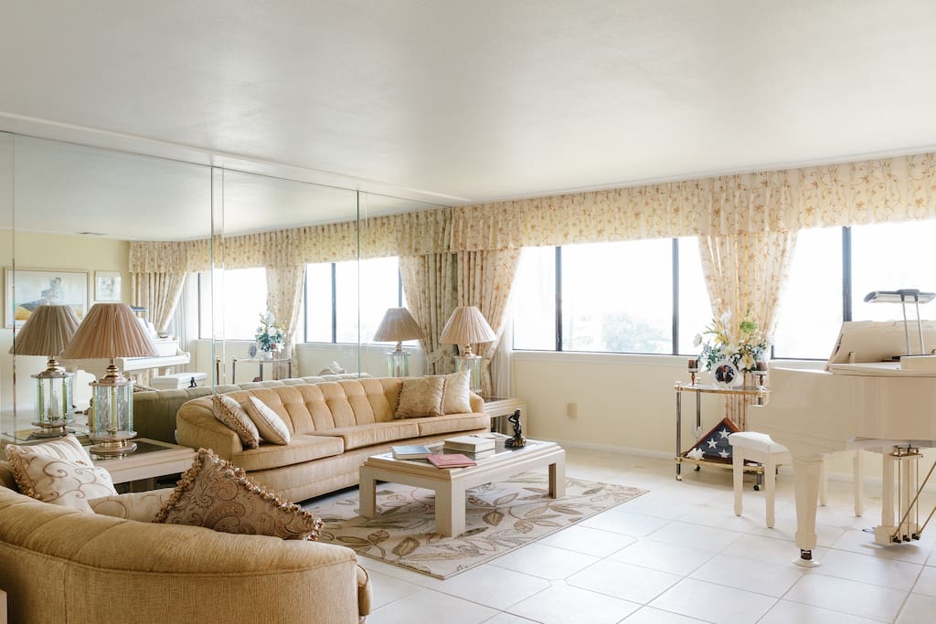 FORMAL LIVING ROOM
