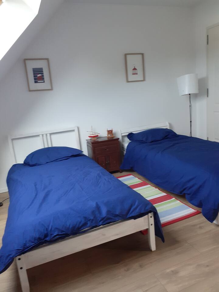 spálňa 4 s dvoma samostatnými lôžkami a šatníkom