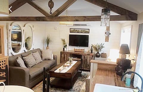 #5 Saltbay Cottage minutes from the Beach
