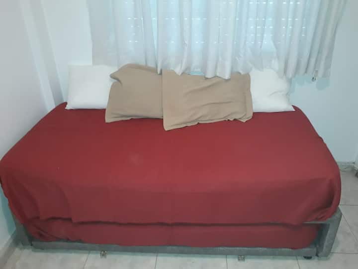 Dhoma e gjumit 2 me ajër të kondicionuar. Dhomë gjumi me ajër të kondicionuar për të ftohtë dhe ngrohje.  