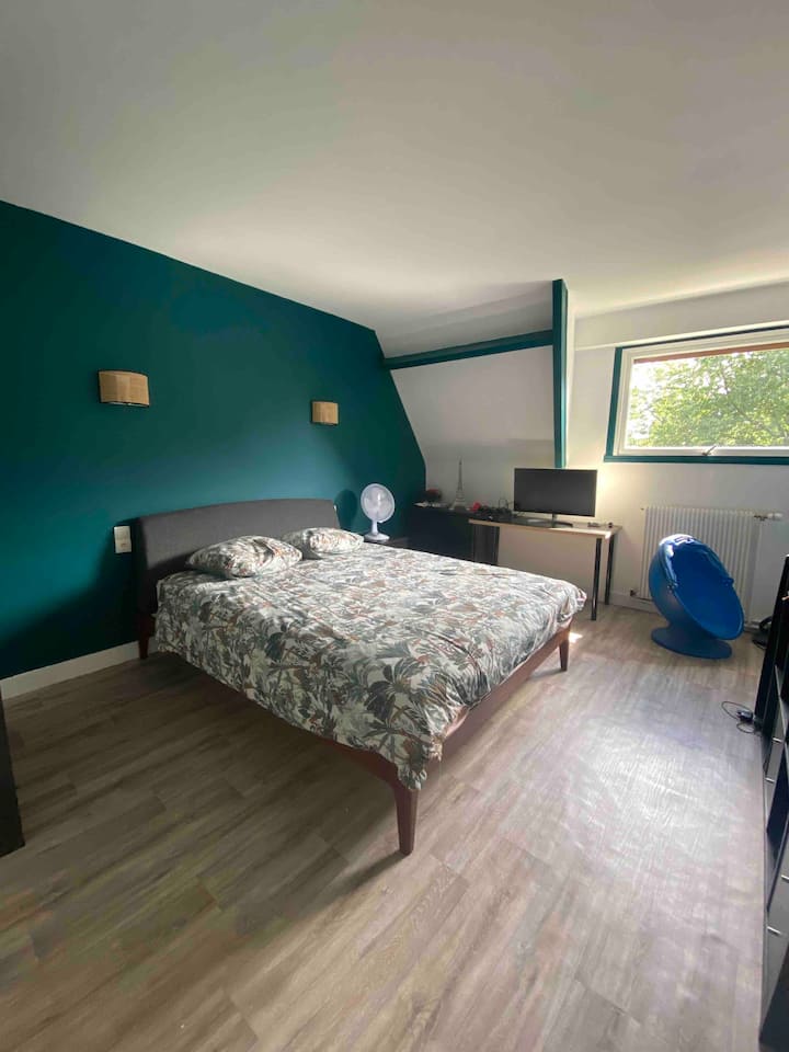 Chumba cha Lego. Vyumba vyote vina maoni mazuri ya bustani.