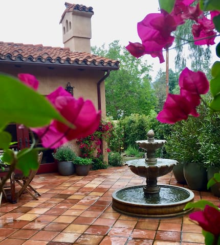 Charming Downtown Ojai Oasis