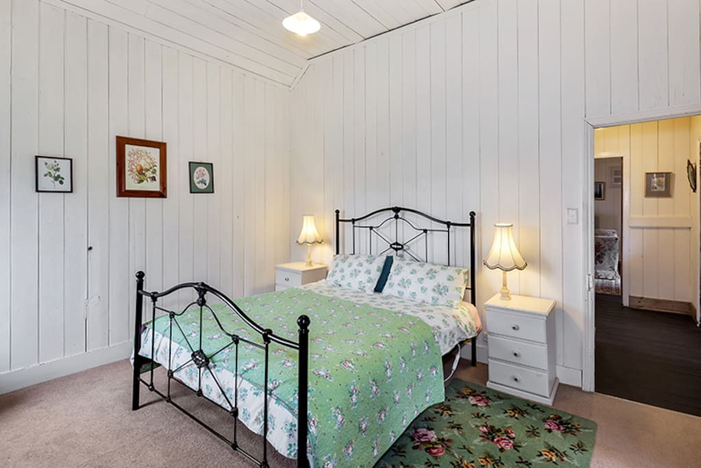 The Queen Bedroom in the School House