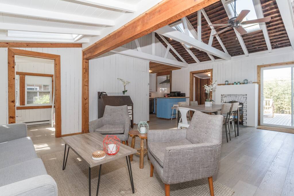 Take in the ocean breeze from the comfort of your large backyard and open living room at this wonderful vacation home!