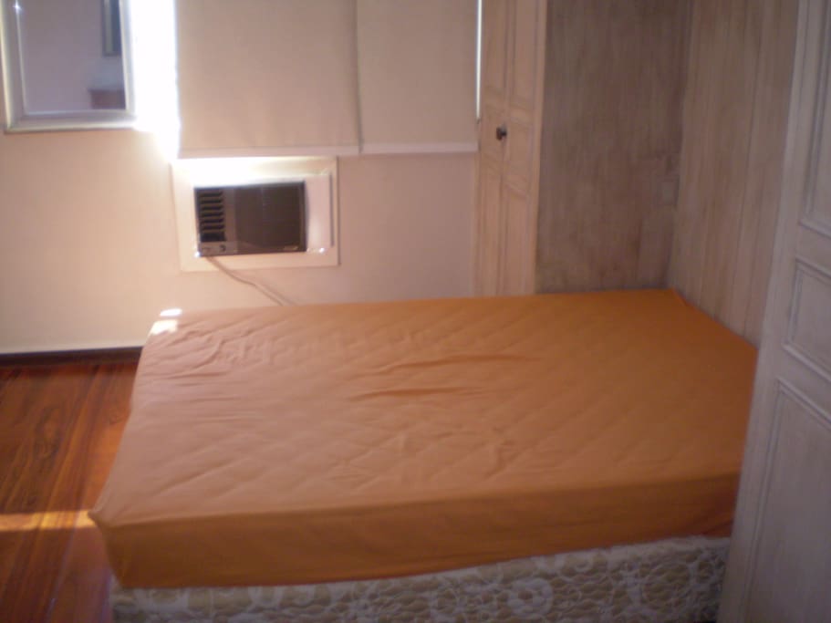 Ar condicionado, roupas de cama