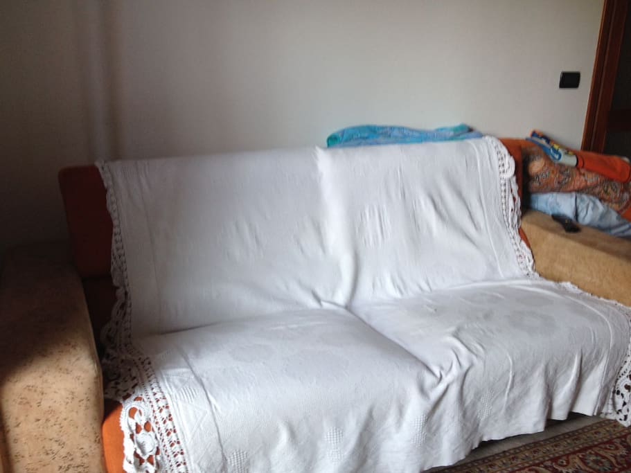 Divano letto (aperto è di dimensioni matrimoniali)