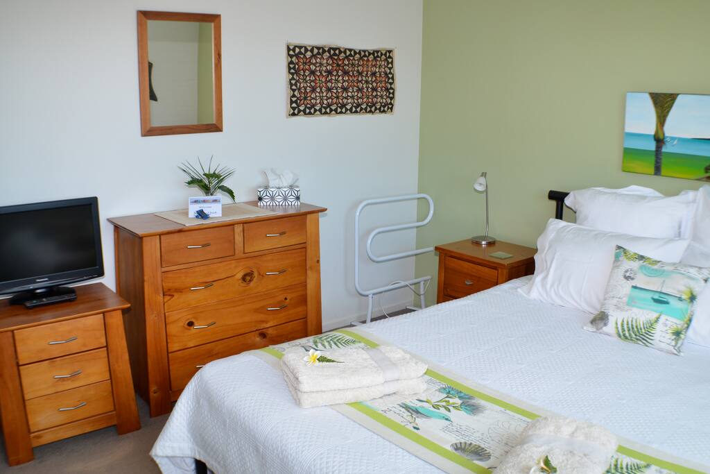 Queen bedroom