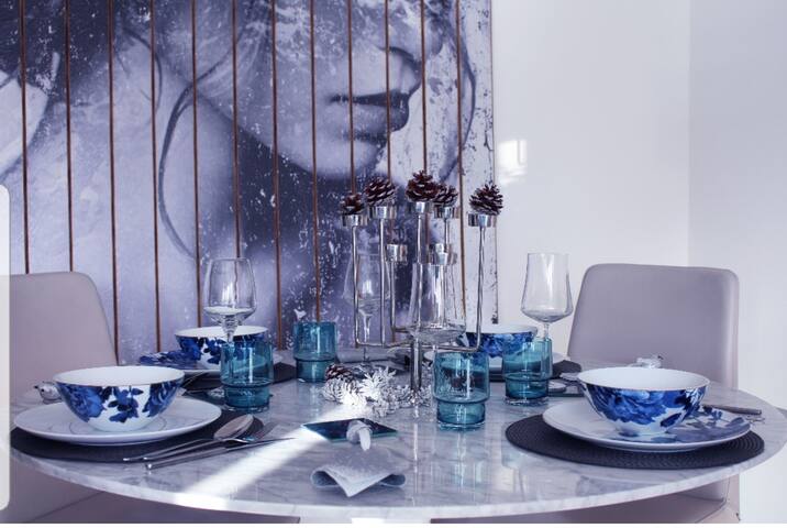 Elegant Riverside Haven — Private Entrance ,Gym gallery image 3