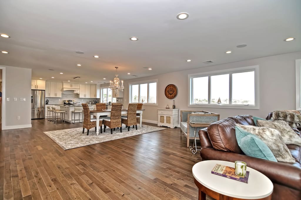 Diamond in the Sky-The 3rd floor living space is airy and bright.
