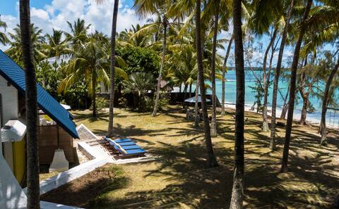ShangriLa Villa - Private Beach and Service