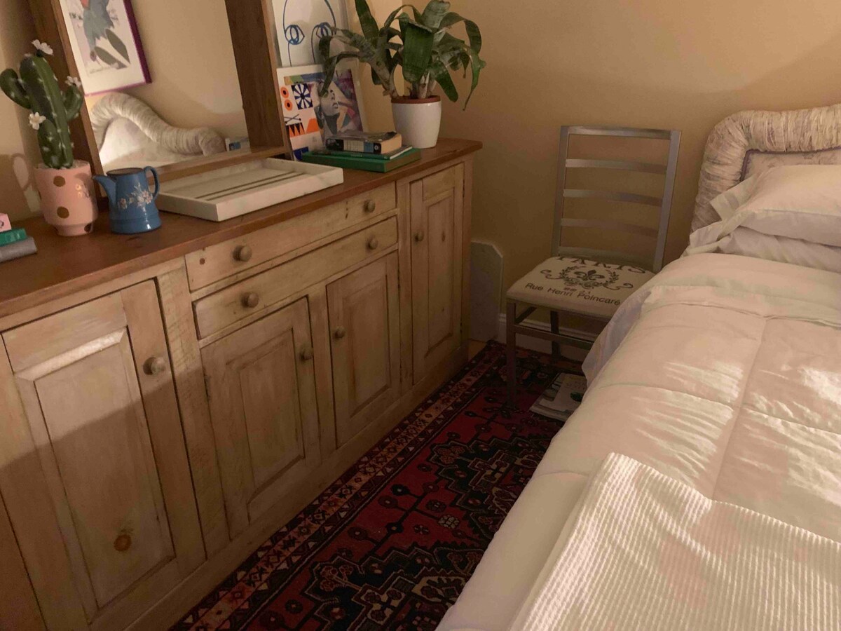 שידה גדולה/מזנון, שטיחי וינטג' 